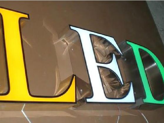 桂平介绍LED招牌的基础知识。