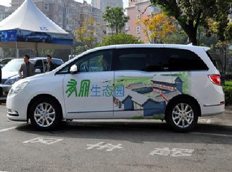 桂平户外车贴喷绘如何保持效果?